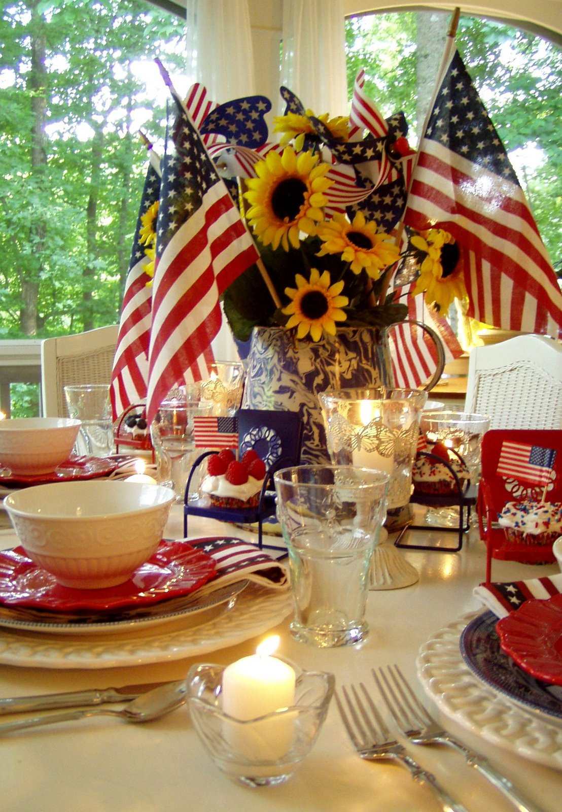 4th Of July Centerpiece Ideas
 4th of July Party and Table Setting Ideas