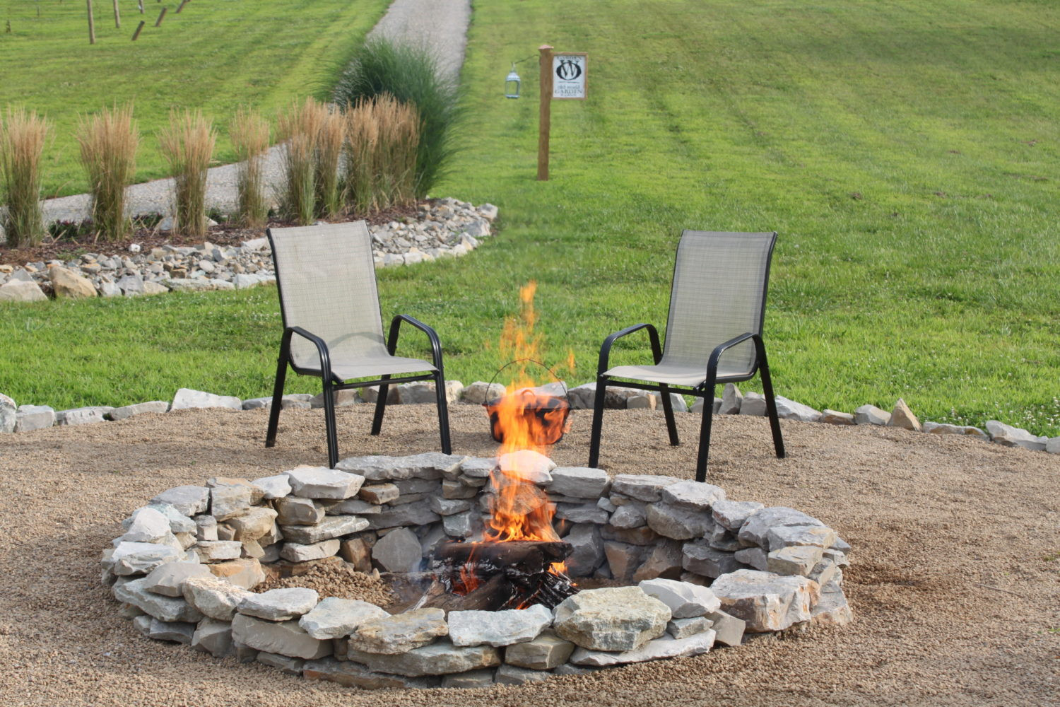 Backyard Bonfire Pit
 How To Create A Beautiful Inexpensive Backyard Fire Pit