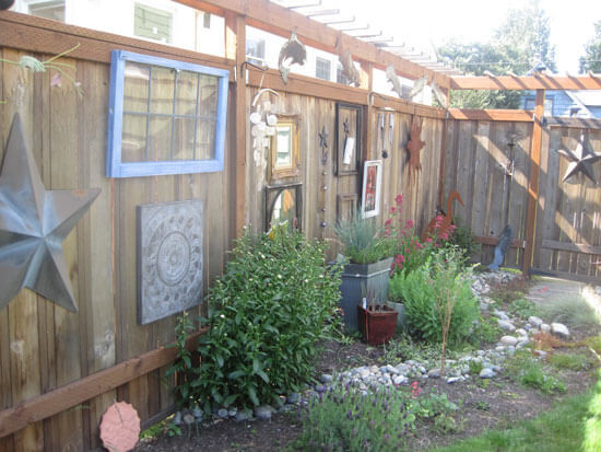 Backyard Fence Decor Ideas
 Decorating your backyard fence for Oakland and San Francisco