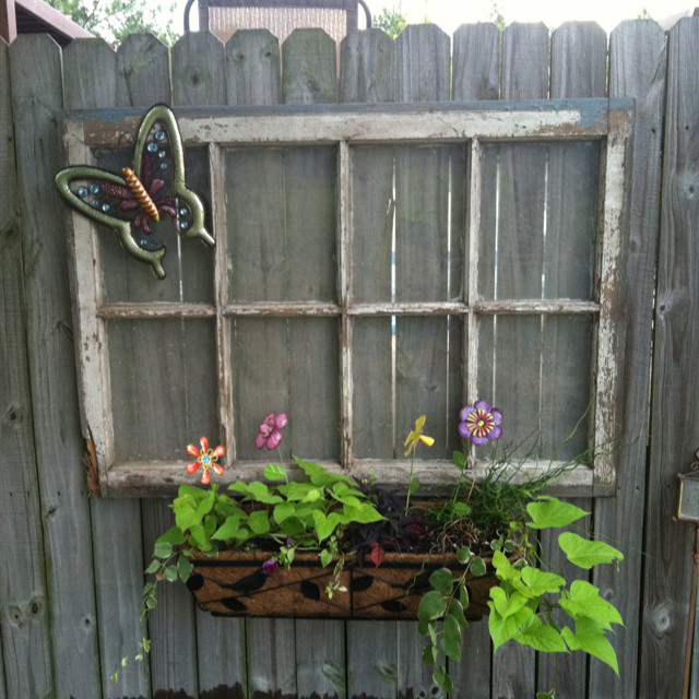 Backyard Fence Decor Ideas
 Garden Fence Decor Ideas To Bring Whimsy To The Dull