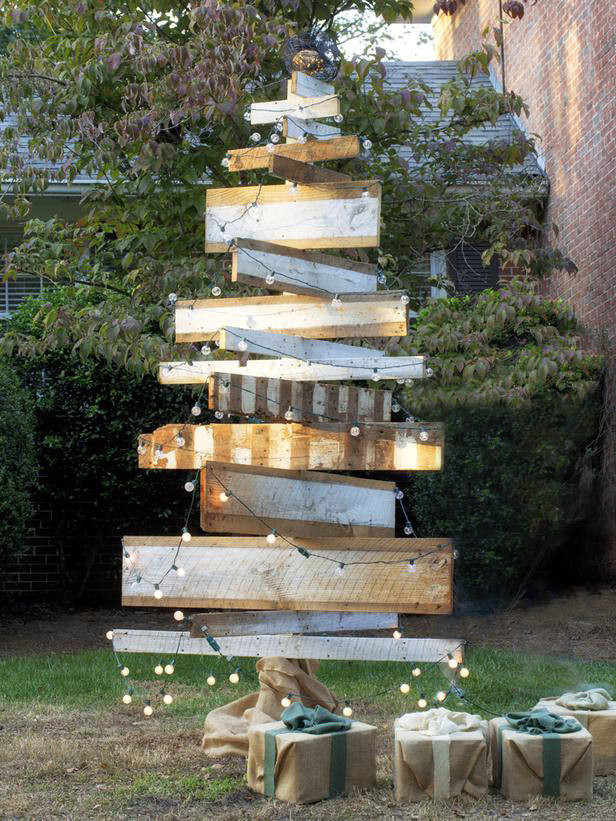 Backyard Tree Ideas
 DIY Outdoor Christmas Decorating