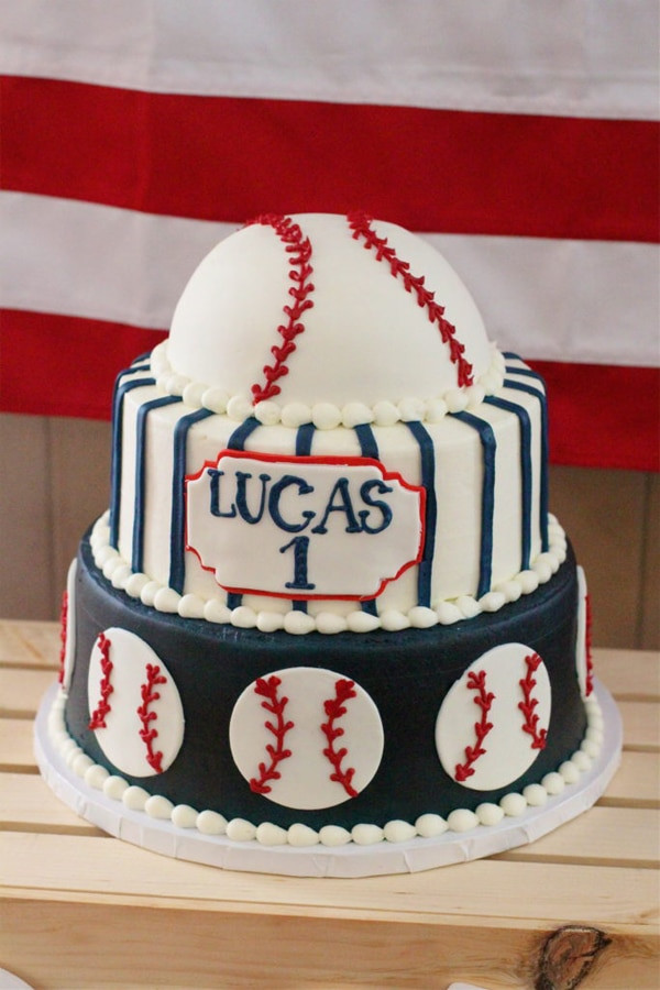 Baseball Birthday Cake
 21 Awesome Baseball Party Ideas Pretty My Party Party