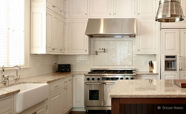 Beige Kitchen Backsplash
 LIGHT BEIGE COUNTERTOP BACKSPLASH TILE IDEA