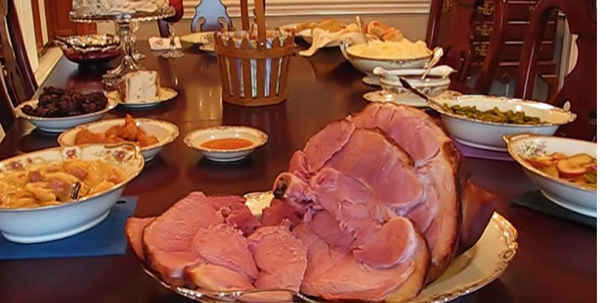 Best Easter Dinner Ever
 She Bakes A Delicious Ham For Easter Dinner But Doesn t