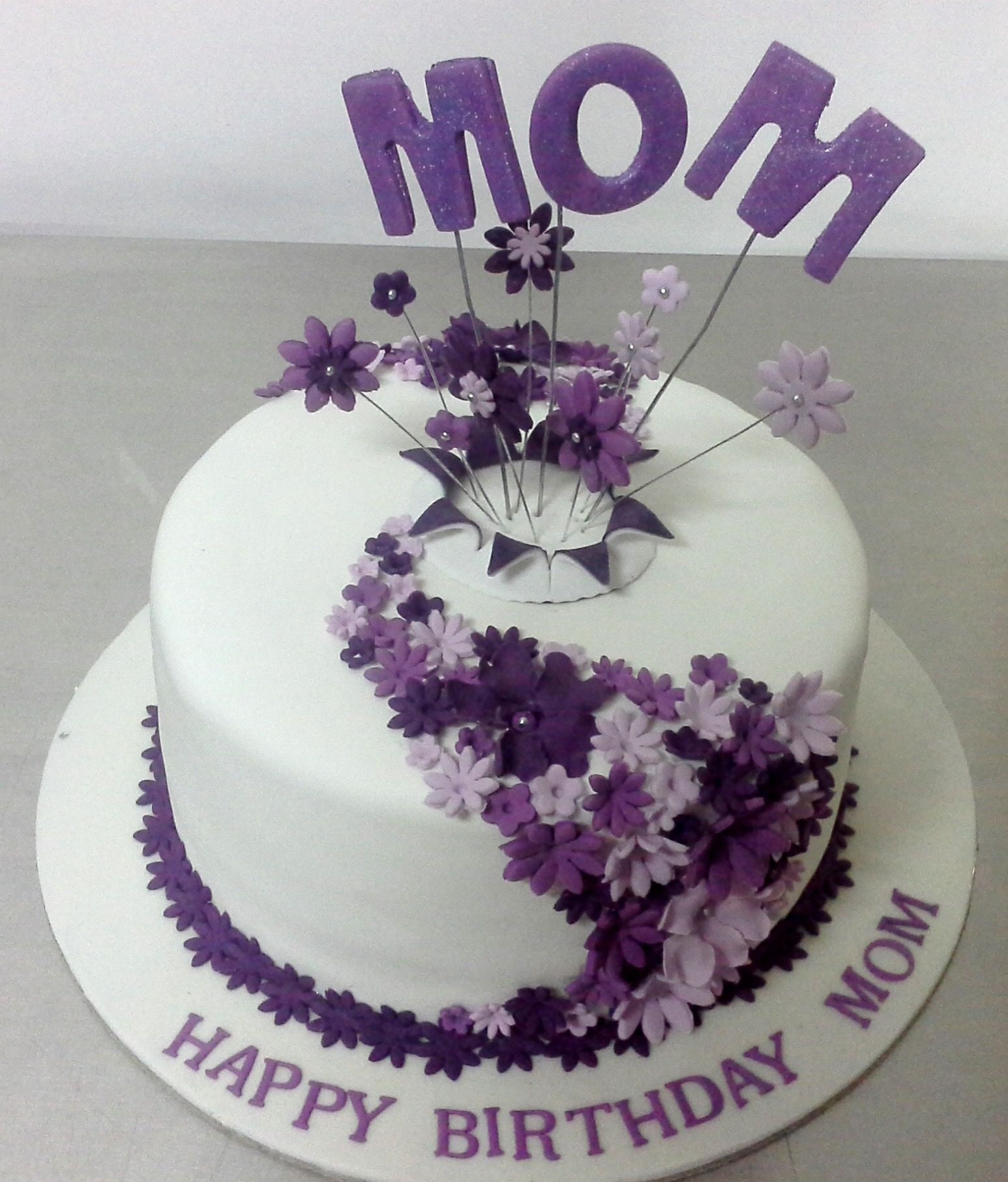 Birthday Cake For Mother
 Designer Cake for 4 Pound