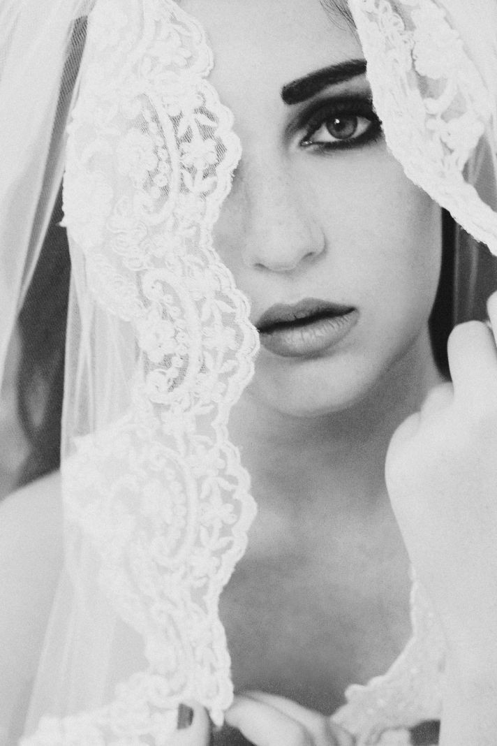 Black And White Wedding Veil
 Would You Top f Your Wedding Day Look with a Romantic
