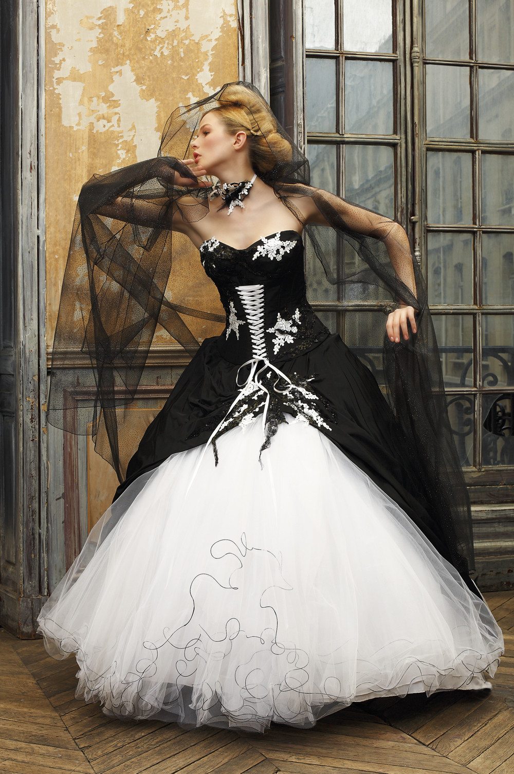 Black And White Wedding Veil
 Gorgeous With Veil Balck White Wedding Gown