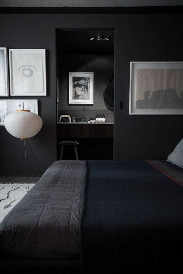 Black Painted Bedroom
 15 Masculine Bachelor Bedroom Ideas