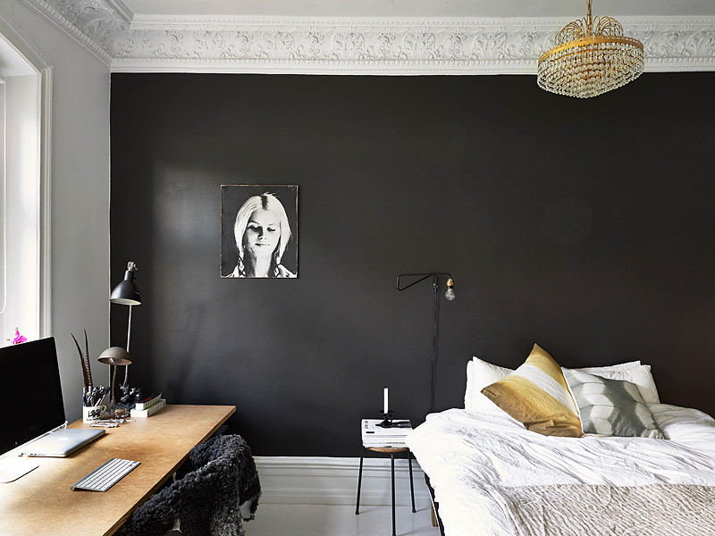 Black Painted Bedroom
 Black bedroom wall COCO LAPINE DESIGNCOCO LAPINE DESIGN