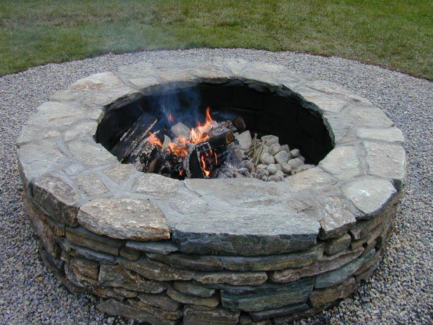 Building A Stone Fire Pit
 20 Stunning DIY Fire Pits You Can Build Easily – Home And