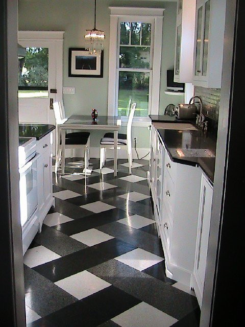 Checkered Kitchen Floor
 so mid century my heart goes pitter pattern