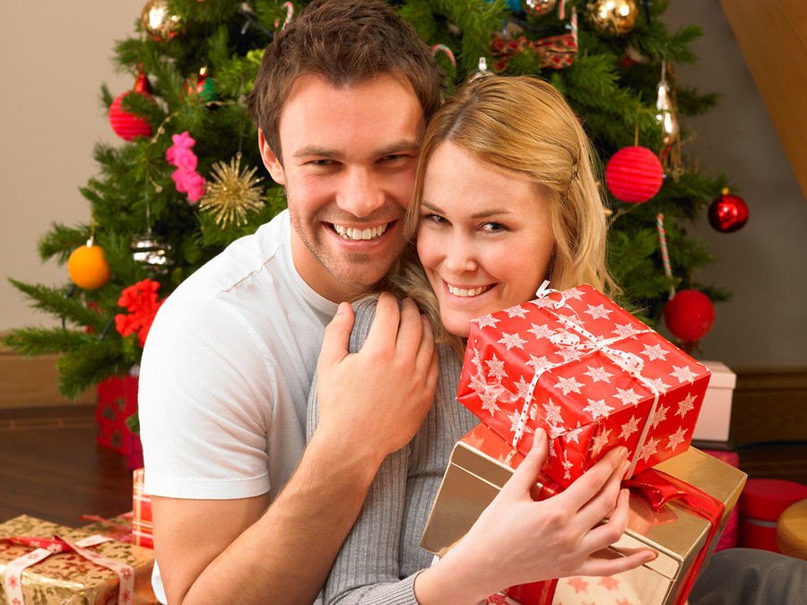 Christmas Gift Ideas Young Couple
 Young couple with ts