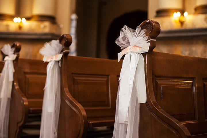 Church Wedding Decorations Ideas Pews
 11 Beautiful Options For Wedding Pew Decorations