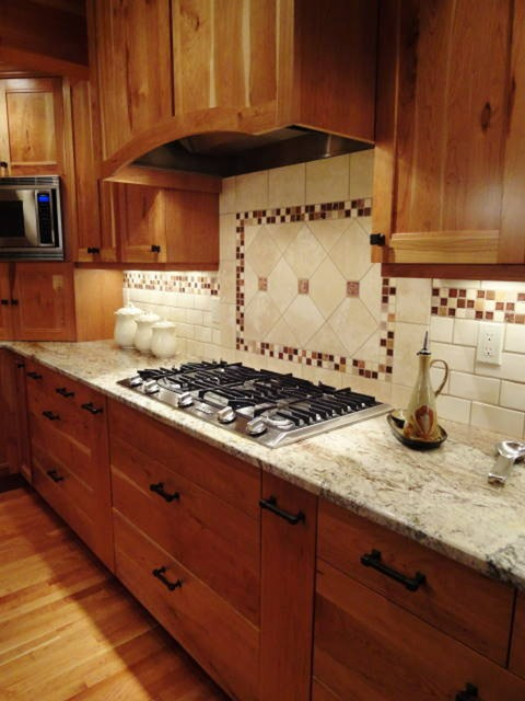 Classic Kitchen Backsplash Ideas
 Kitchen Tile Backsplash With White Cabinets Home Design