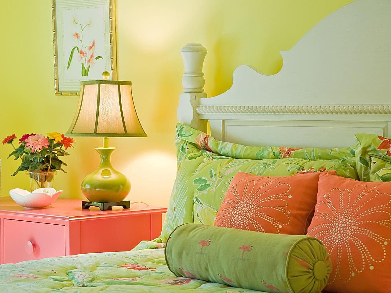 Colorful Bedroom Ideas
 9 Colorful Decoration Ideas for a Small Bedroom