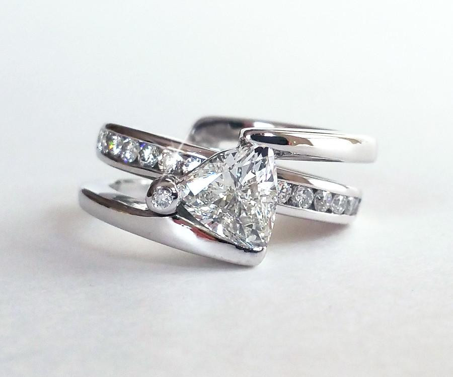 Contemporary Wedding Rings
 Trillion Diamond Modern Wedding Ring Set – Ambrosia