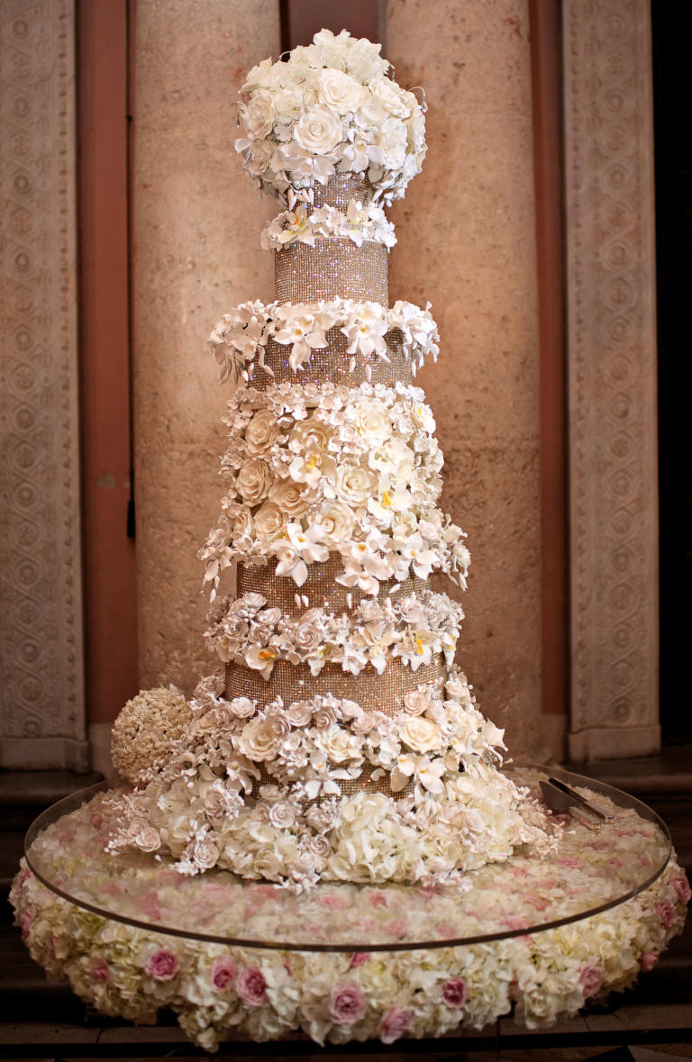Cool Wedding Cakes
 10 Wedding Cakes That Almost Look Too Pretty To Eat