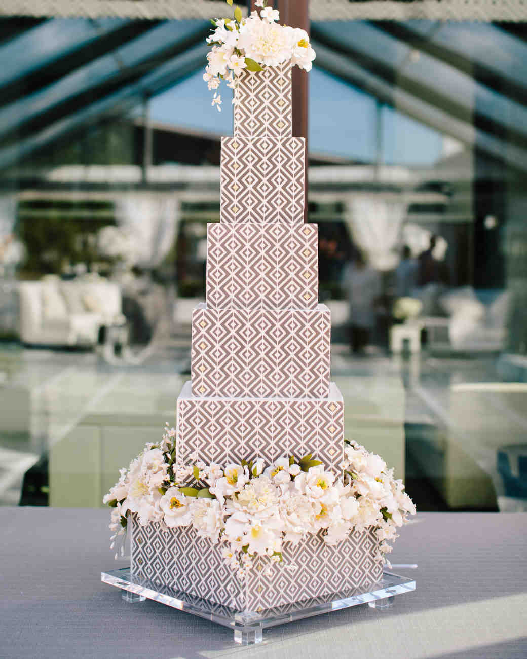 Cool Wedding Cakes
 20 Unique Wedding Cake Shapes Contemporary Couples Should