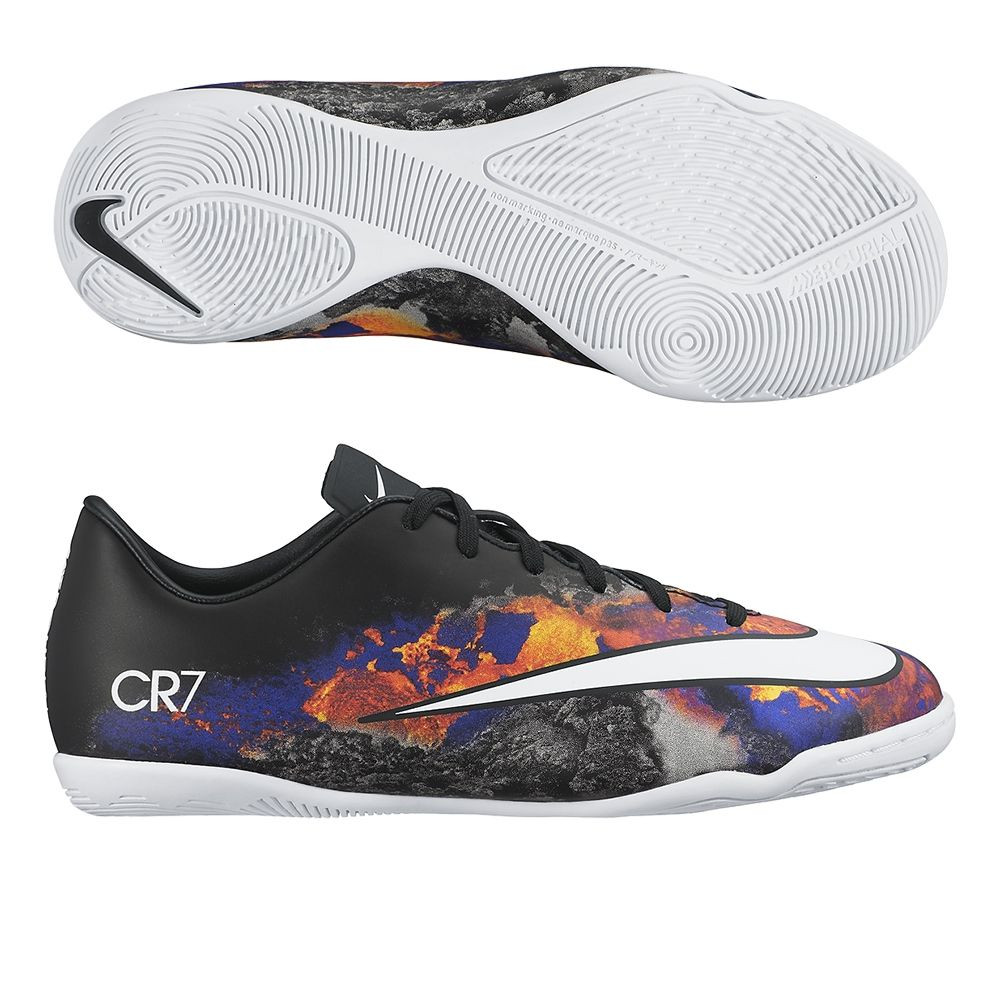 Cr7 Indoor Shoes For Kids
 Kids can dominate indoor soccer with the Junior Nike CR7