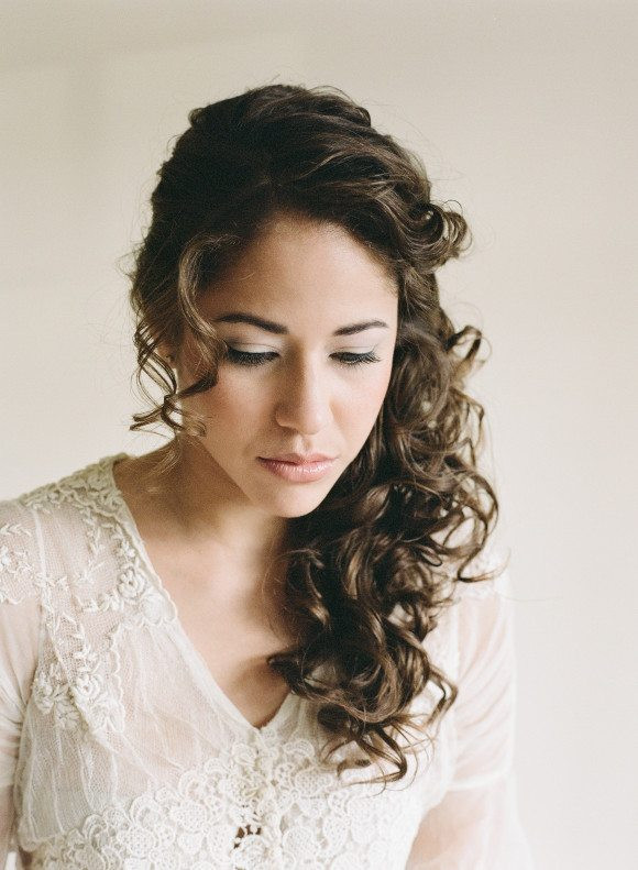 Curly Side Hairstyles For Wedding
 33 Modern Curly Hairstyles That Will Slay on Your Wedding