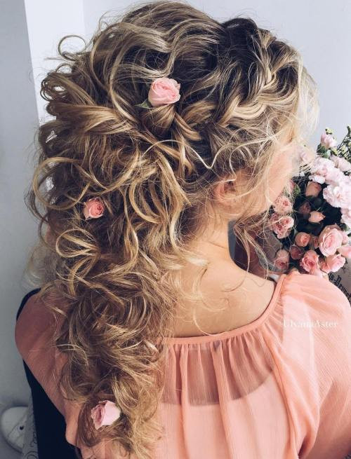 Curly Side Hairstyles For Wedding
 20 Soft and Sweet Wedding Hairstyles for Curly Hair 2019