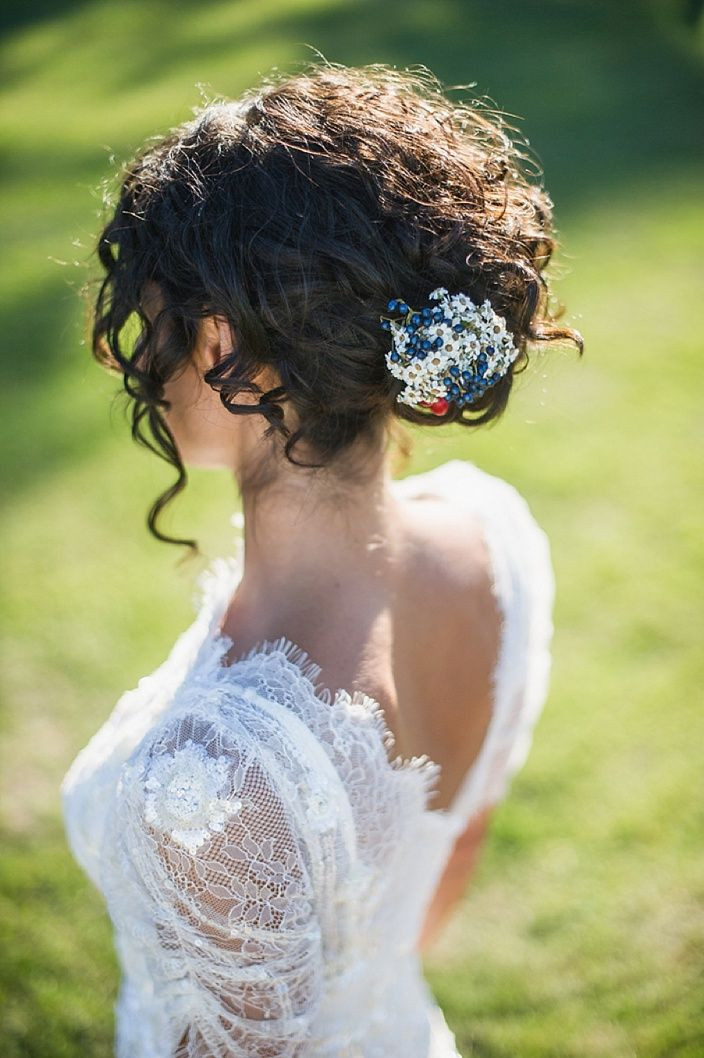 Curly Side Hairstyles For Wedding
 26 Modern Curly Hairstyles That Will Slay on Your Wedding