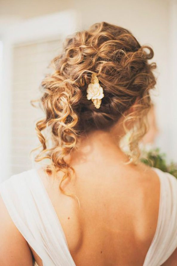 Curly Side Hairstyles For Wedding
 33 Modern Curly Hairstyles That Will Slay on Your Wedding