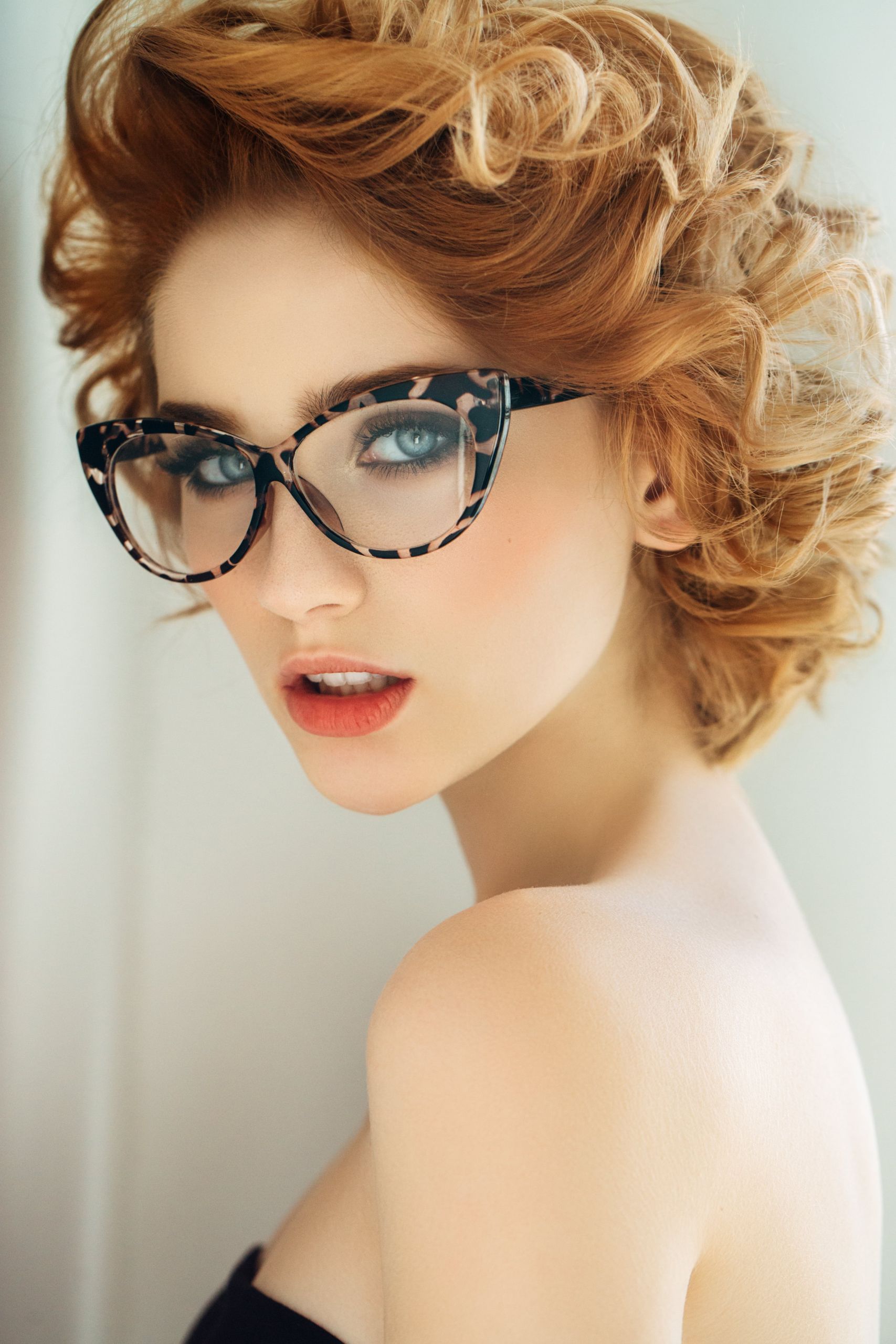 Cute Hairstyles With Glasses
 4 Cute Layered Haircuts for Curly Hair