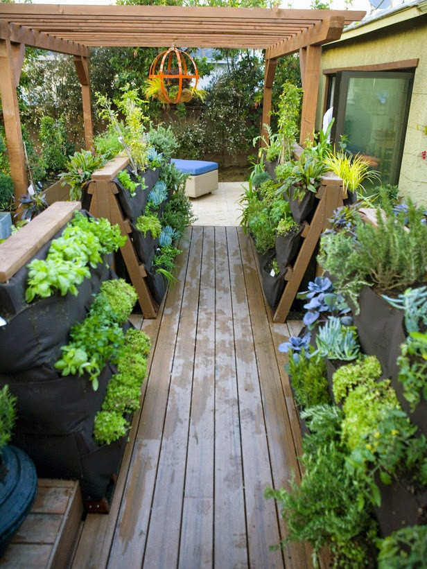 Deck Ideas For Small Backyard
 Gardening in backyard patio