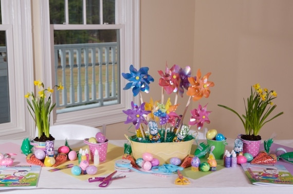 Decorating Ideas For Easter Party
 PARTY THEMES HOST AN EASTER EGG HUNT WITH CRAFTS AND