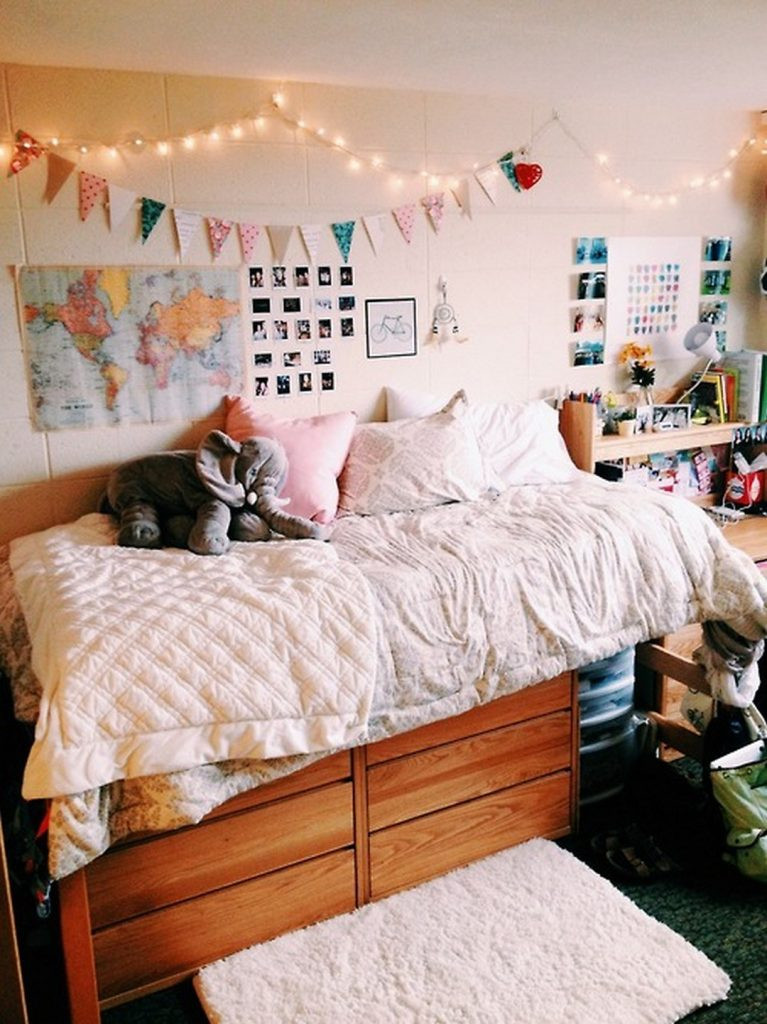 DIY College Decor
 Cute and Cheap Ways to Decorate Your College Dorm Room