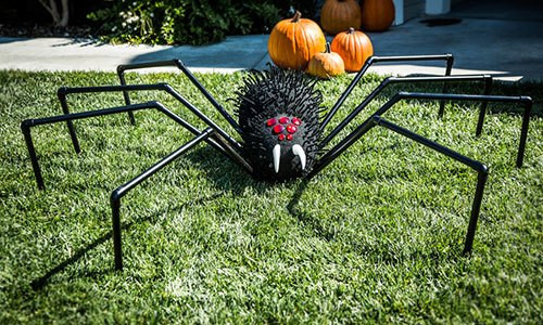 DIY Giant Spider Decoration
 Tanya Memme s DIY Giant Halloween Lawn Spider