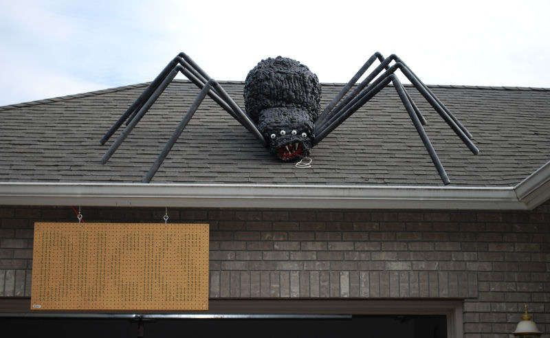 DIY Giant Spider Decoration
 Giant Halloween Spider Halloween