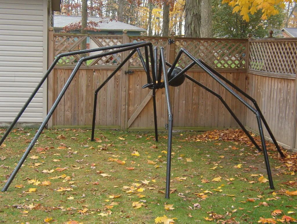 DIY Giant Spider Decoration
 DIY Giant Spider by Sssgarry halloweenforum Made with