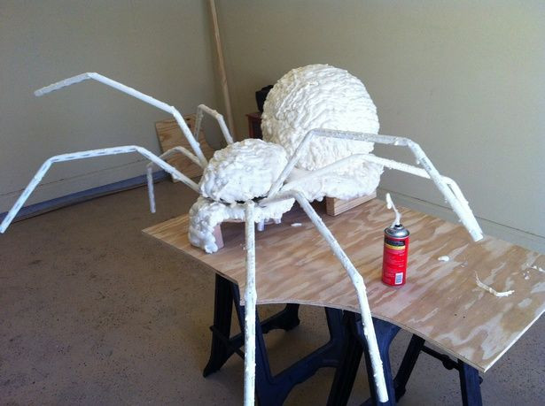 DIY Giant Spider Decoration
 giant spider with wiper motor moving legs