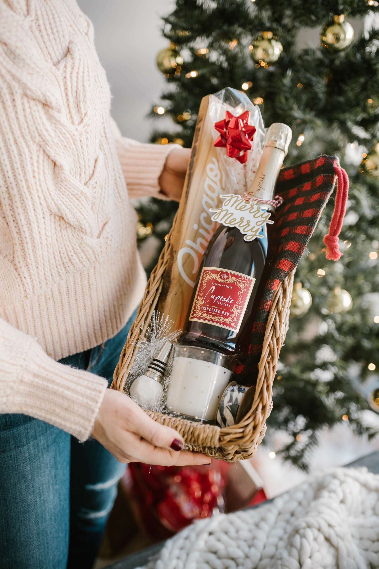 DIY Gift Baskets Ideas For Christmas
 Last Minute Holiday Idea Easy Homemade Gift Baskets
