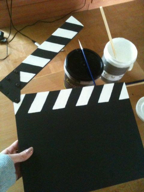 DIY Hollywood Party Decorations
 DIY Movie Clapper by Something Everything
