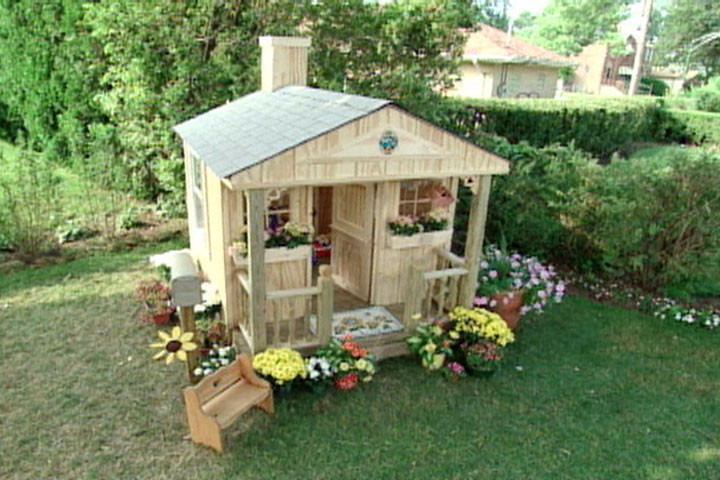 DIY Kids Outdoor Playhouse
 16 DIY Playhouses Your Kids Will Love to Play In