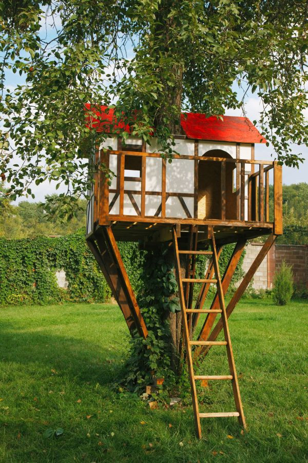 DIY Kids Treehouse
 15 DIY Ideas To Create A Heavenly Backyard