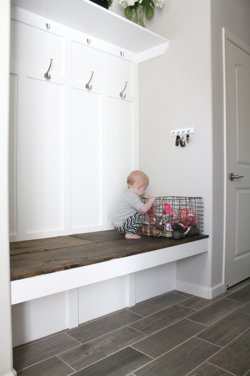 DIY Mudroom Bench Plans
 Ana White