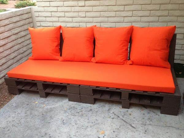 DIY Outdoor Couch Cushions
 DIY Pallet Outdoor Couch with Cushion