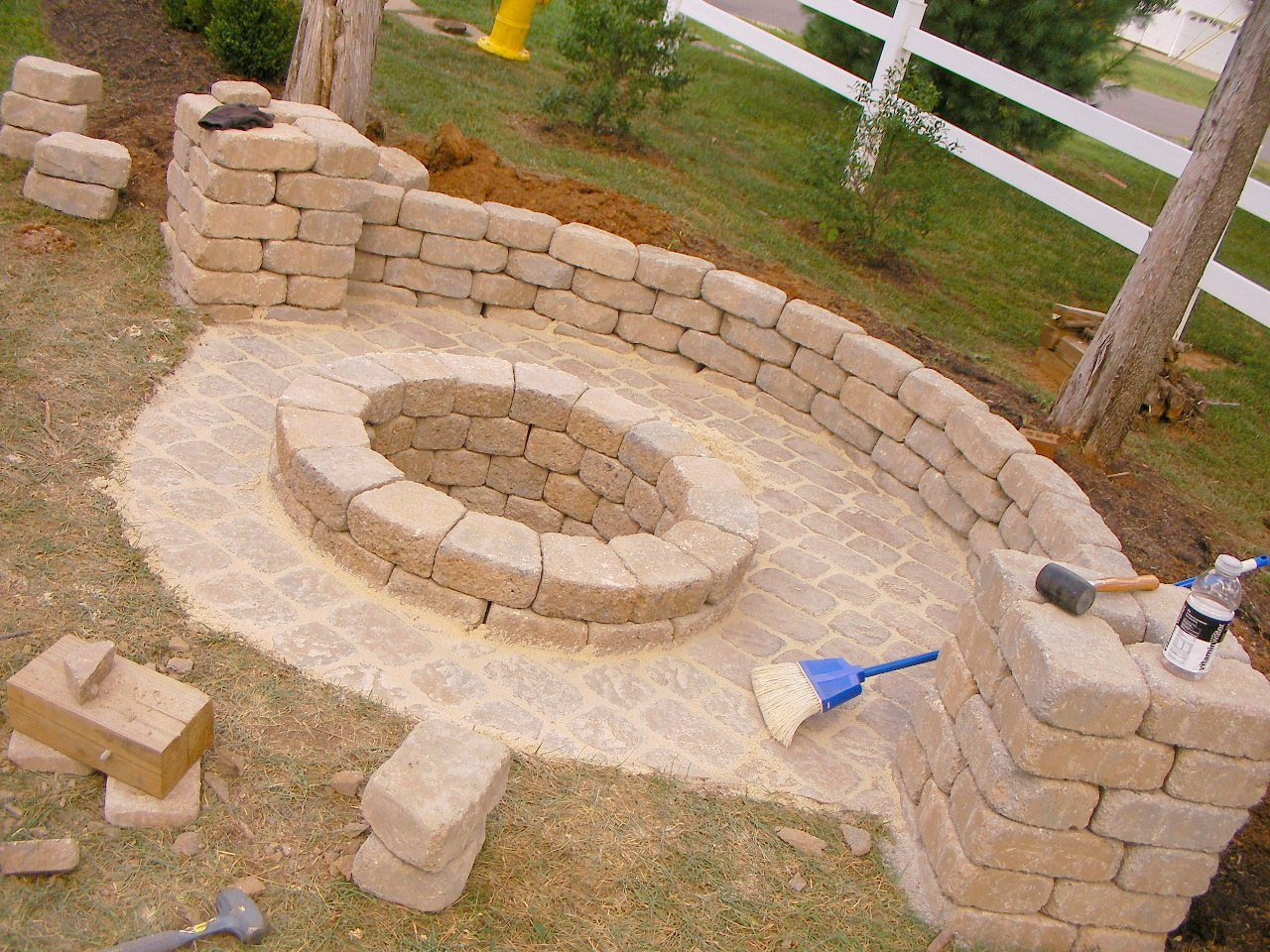 DIY Outdoor Fire Pit
 Creatively Luxurious DIY Fire Pit Project Here to Enhance