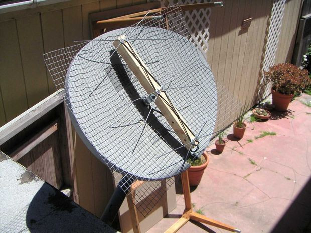 DIY Outdoor Hdtv Antenna
 HDTv Antenna on a Direct TV Mount