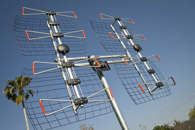 DIY Outdoor Hdtv Antenna
 Antennas Direct DB8e Ultra Long Range Antenna Review