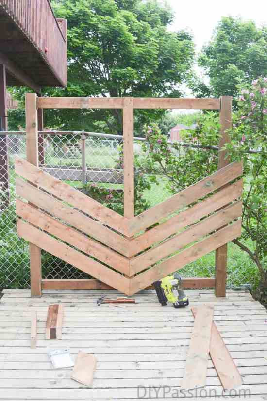 DIY Outdoor Privacy Screen
 How to Build a Simple Chevron Outdoor Privacy Wall