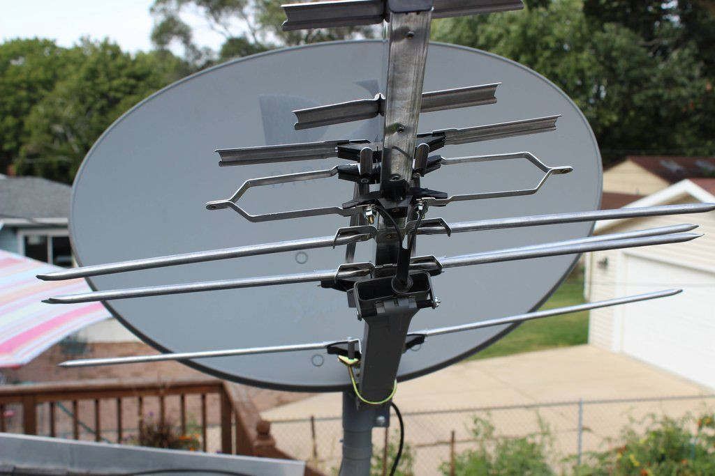 DIY Outdoor Tv Antenna
 I turned my satellite dish into a badass HDTV antenna