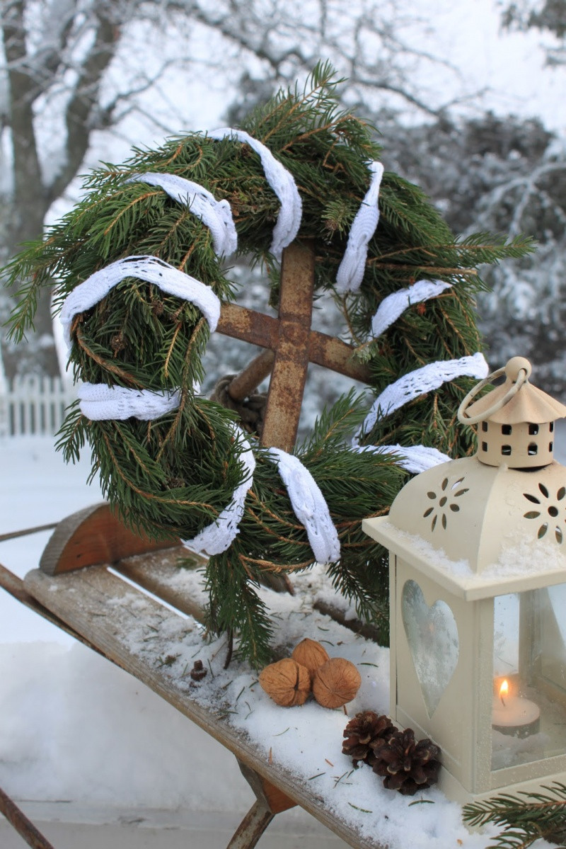 DIY Outdoor Wreath
 Picture Diy Winter Wreath