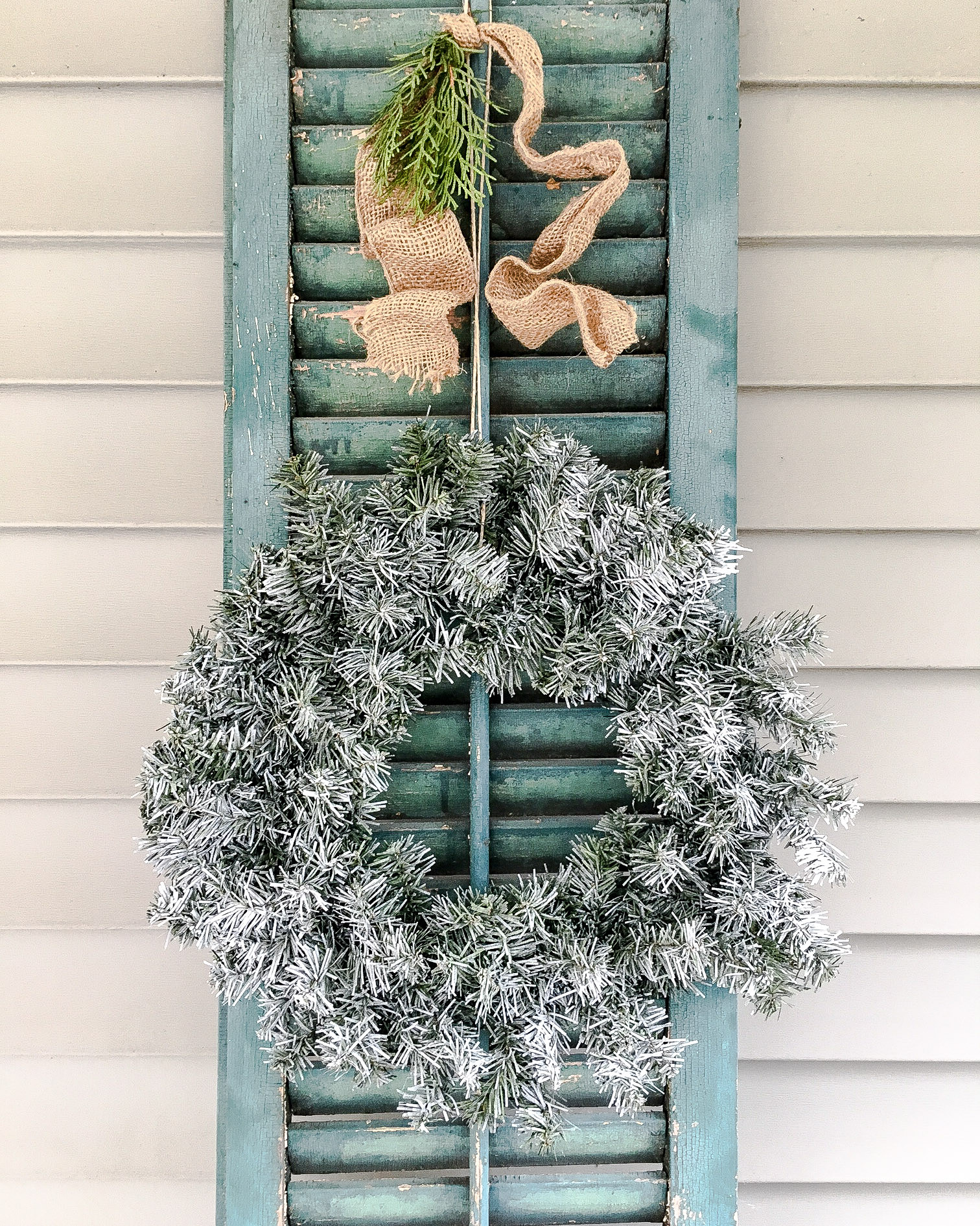 DIY Outdoor Wreath
 DIY Flocked Wreath For The Outdoors