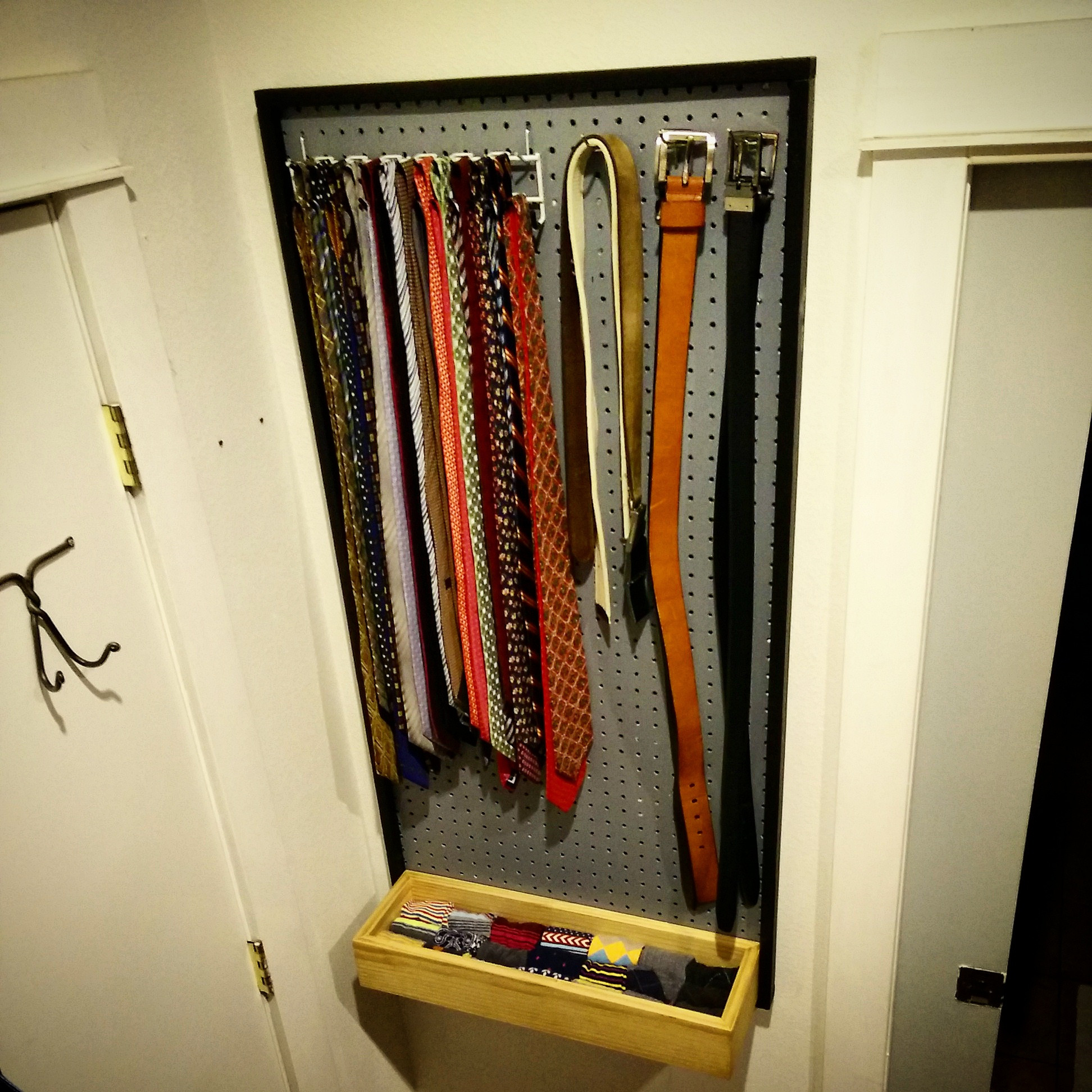 DIY Tie Rack
 tie rack belt rack sock organizer DIY project