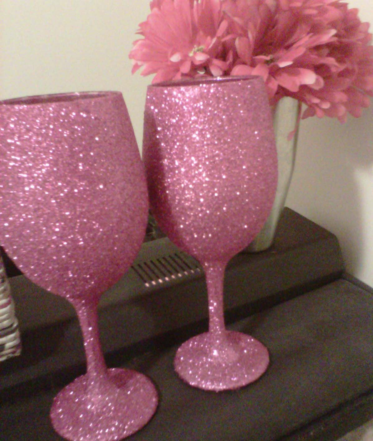 DIY Wine Glass Decorations
 Glitter wine glasses Diy wine glass decorating
